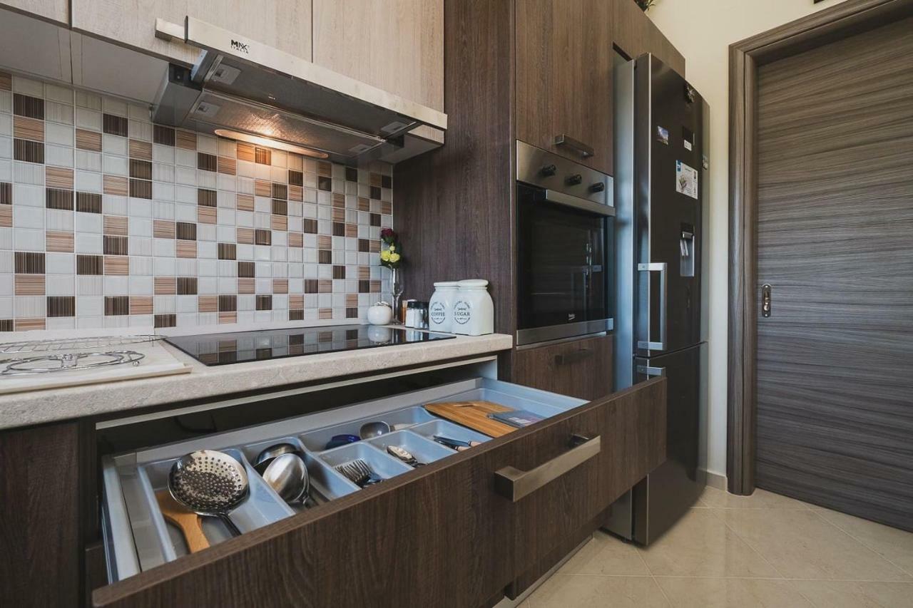 Spacious Home With Parking Chania  Bagian luar foto