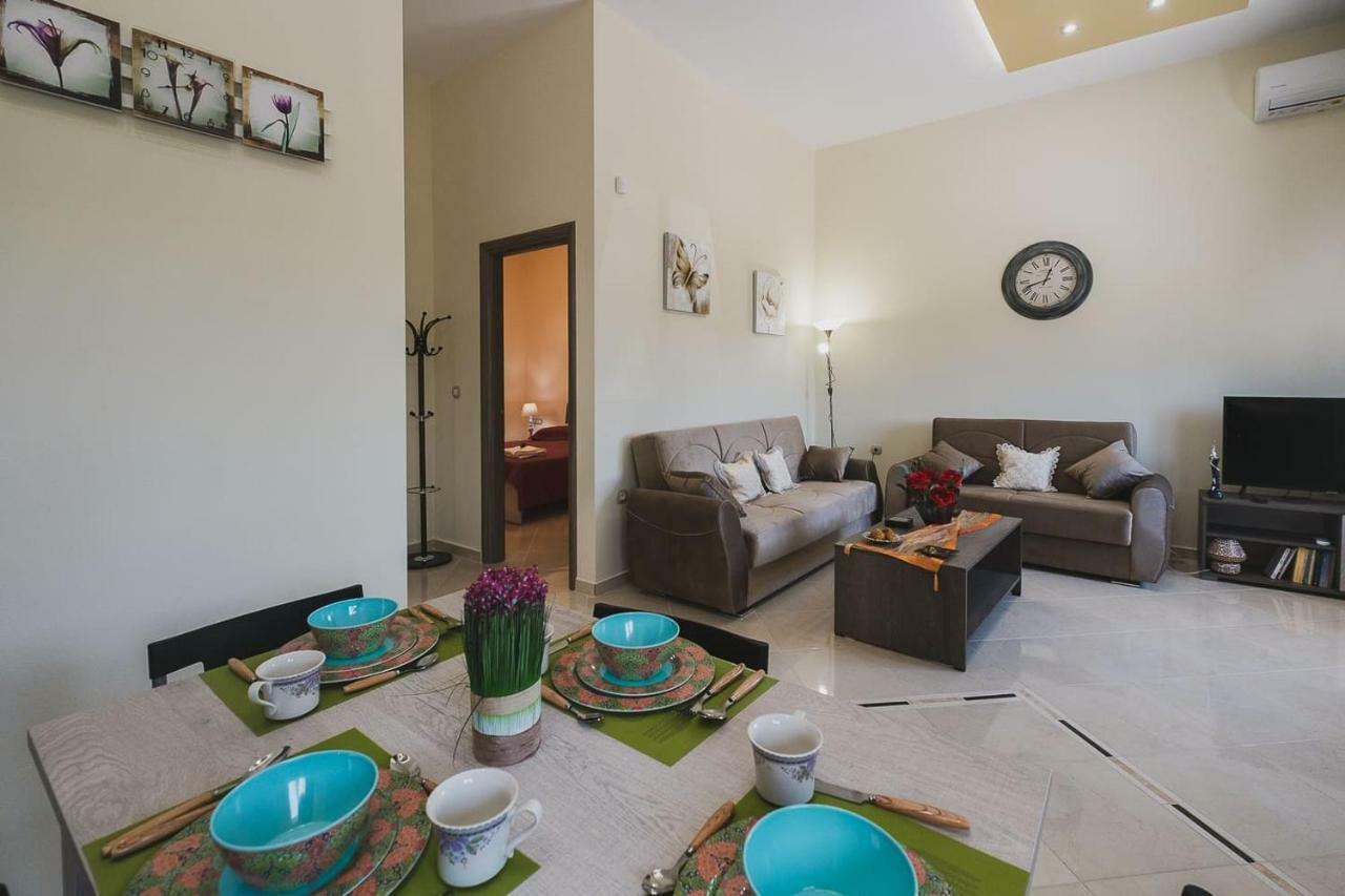 Spacious Home With Parking Chania  Bagian luar foto