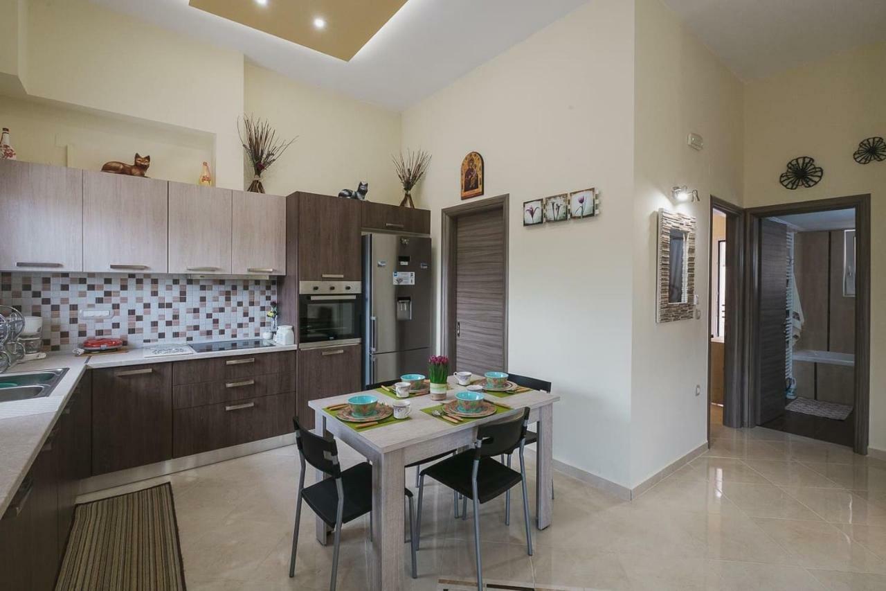 Spacious Home With Parking Chania  Bagian luar foto