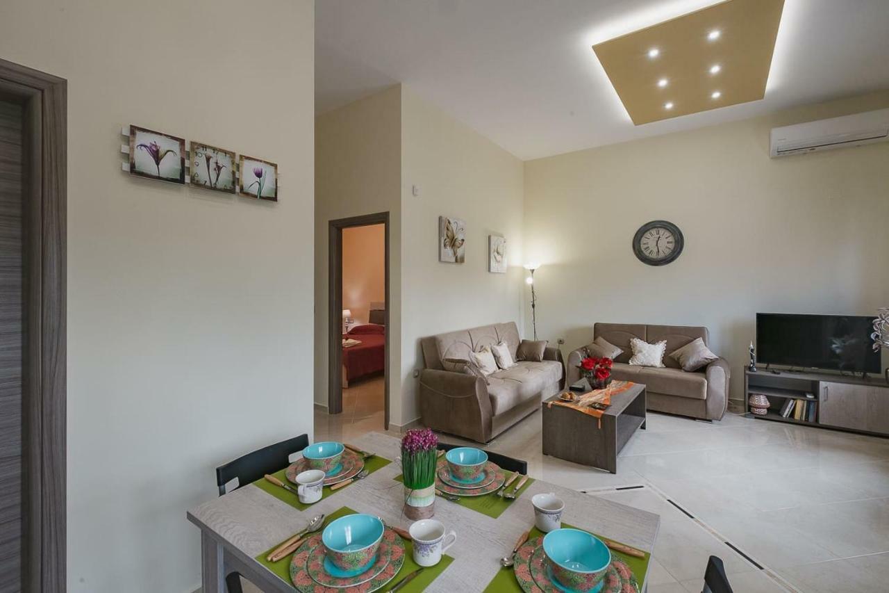 Spacious Home With Parking Chania  Bagian luar foto