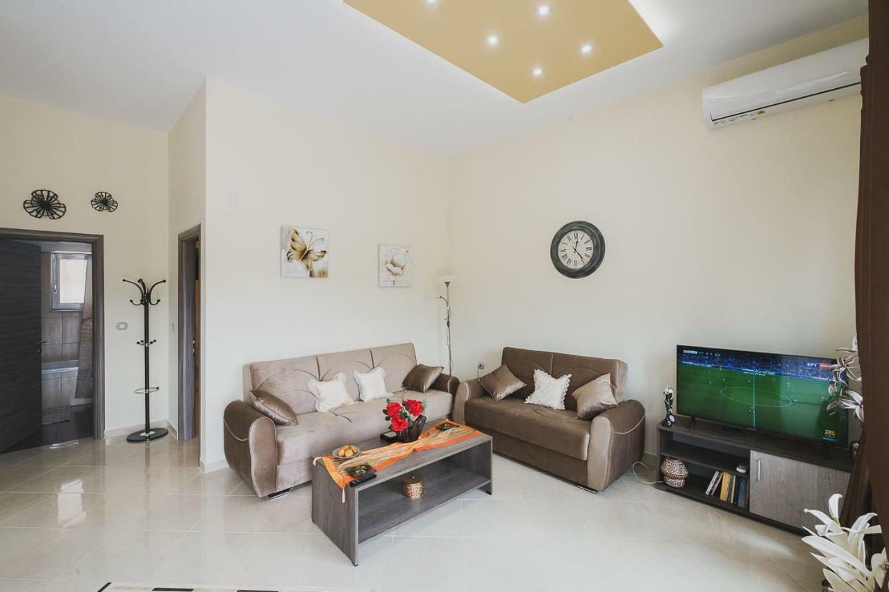 Spacious Home With Parking Chania  Bagian luar foto